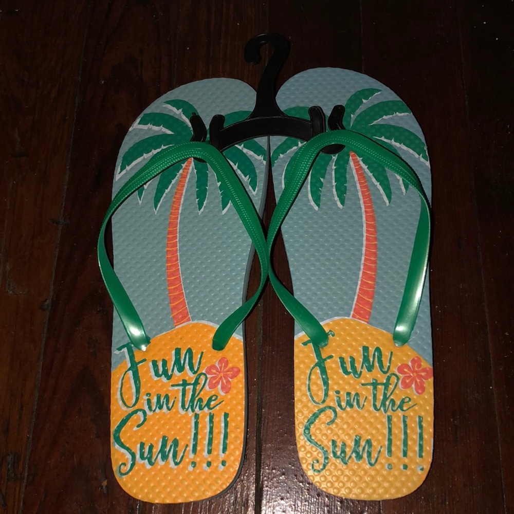 🎉SALE🎉 5/$25 Fun in the sun floppies! Size 7/8